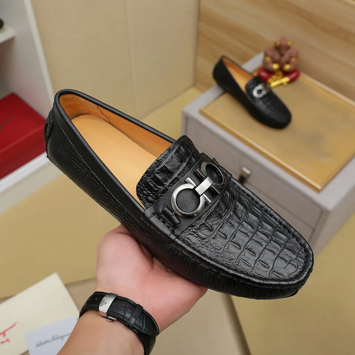 Men's shoes 💰360 🕷🕷【Ferragamo】Ferragamo Popular fashionable casual slip-on shoes🇨🇳Official website counter 1:1 production, original mold opening💯Good quality visible, imported high-end first-layer calfskin, luxurious pigskin lining🌿Very clear texture, high-quality waterproof, non-slip and wear-resistant outsole🎋High quality and low price, truly handmade🍓Color, code number 38-45